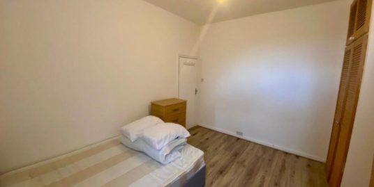 Brownlow Road,  Bounds Green, N11