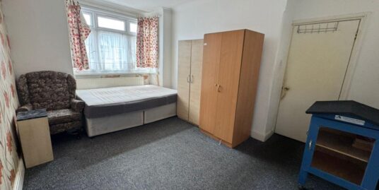 Kingston Road,  Ilford, IG1