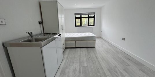 21 Russell Road,  Tilbury, RM18